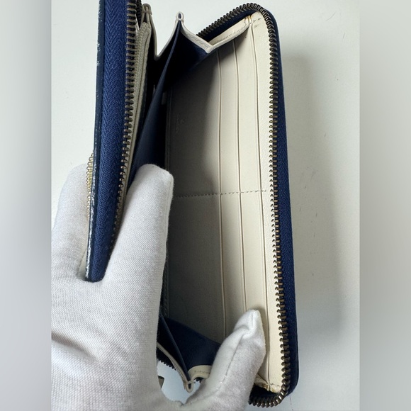 Gucci Women’s Round Long GG Marmont White and Navy Wallet - Picture 16 of 16